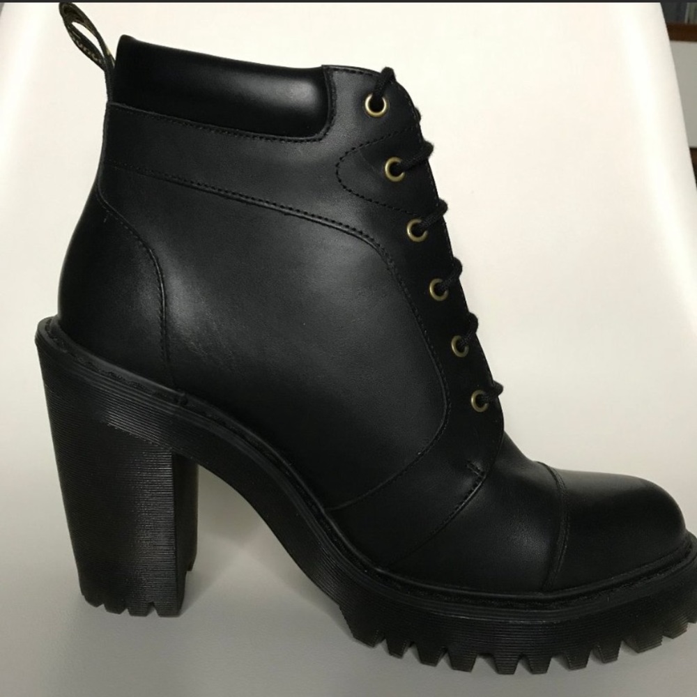 Dr. Martens black Averil 4” heel boots